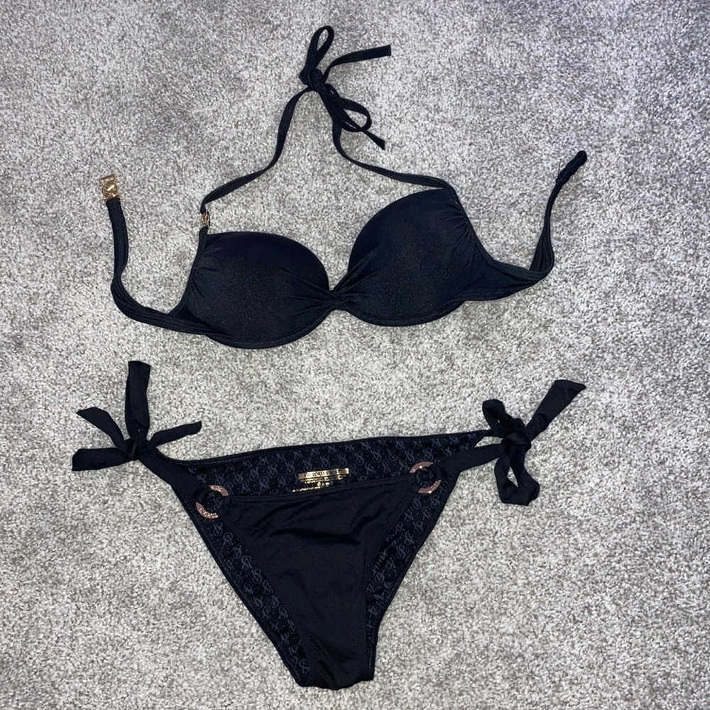 Victoria’s Secret Demi push-up twist bikini
